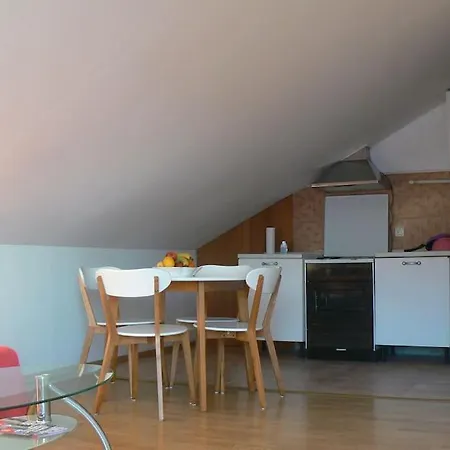 Smiley With A Million Dollar View كورتْشولا